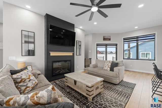 203 Central Cir Circle, Sioux Falls, SD 57032