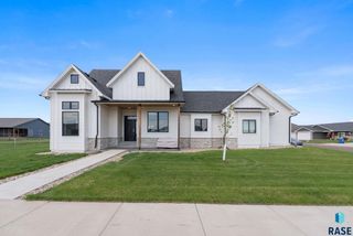 203 Central Cir Circle, Sioux Falls, SD 57032