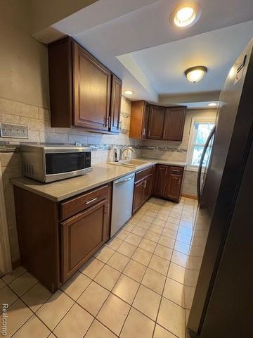 610 Kenilworth Avenue, Pontiac, MI 48340