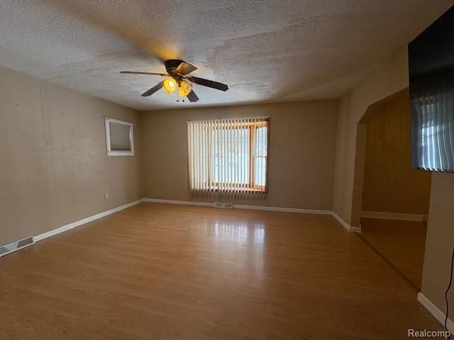 610 Kenilworth Avenue, Pontiac, MI 48340