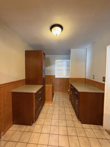 610 Kenilworth Avenue, Pontiac, MI 48340