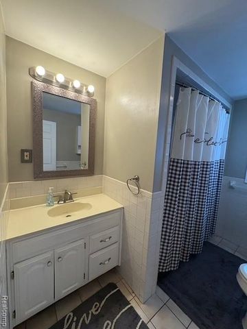 610 Kenilworth Avenue, Pontiac, MI 48340