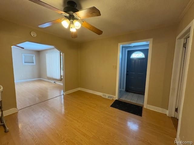 610 Kenilworth Avenue, Pontiac, MI 48340