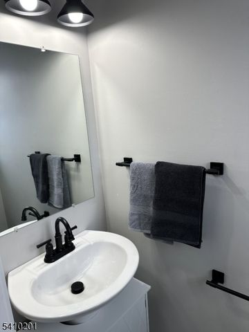 28 Beardslee Hill Dr, Ogdensburg Boro, NJ 07439