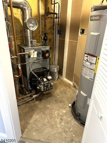 28 Beardslee Hill Dr, Ogdensburg Boro, NJ 07439