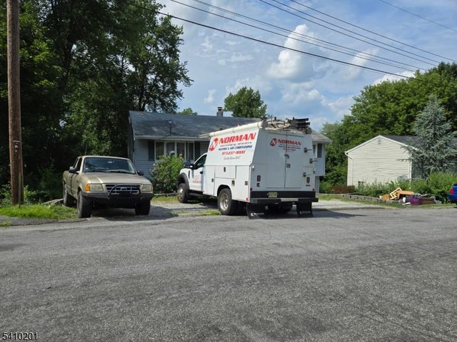 28 Beardslee Hill Dr, Ogdensburg Boro, NJ 07439