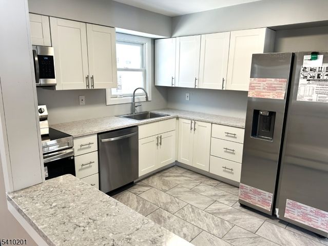 28 Beardslee Hill Dr, Ogdensburg Boro, NJ 07439