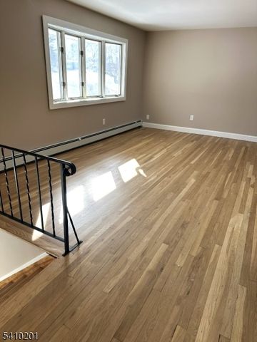 28 Beardslee Hill Dr, Ogdensburg Boro, NJ 07439