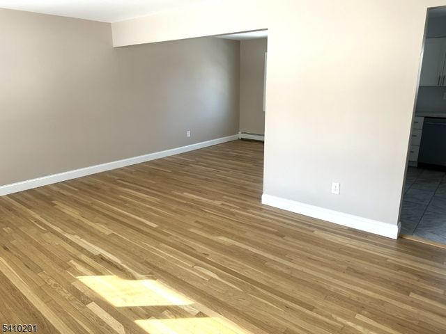 28 Beardslee Hill Dr, Ogdensburg Boro, NJ 07439