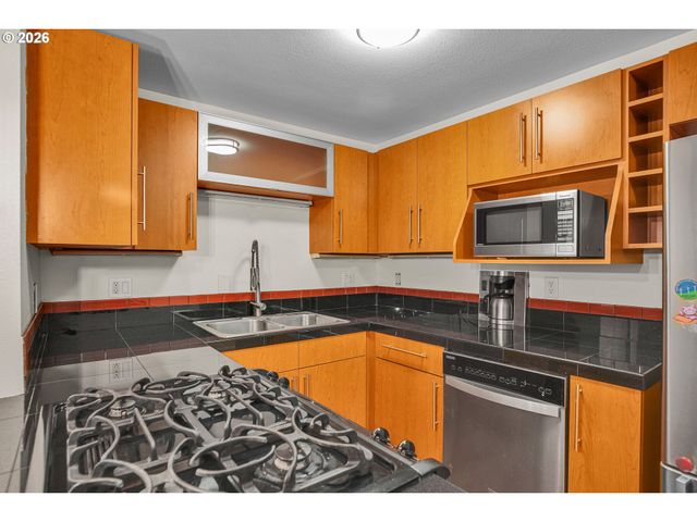 4956 Ne 9TH Ave 2, Portland, OR 97211