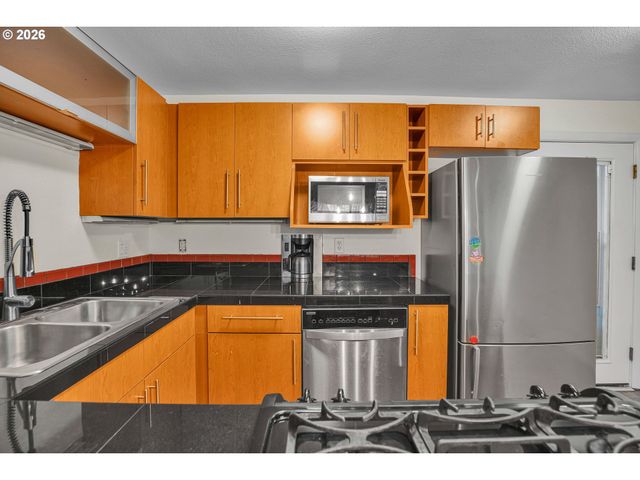 4956 Ne 9TH Ave 2, Portland, OR 97211