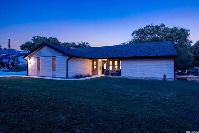1260 Flaming Oak Dr, New Braunfels, TX 78132