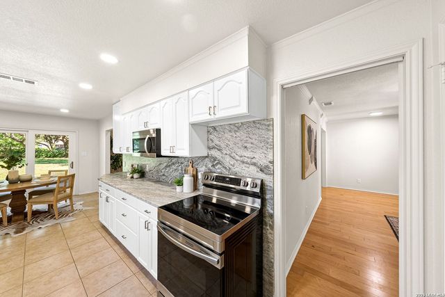 1260 Flaming Oak Dr, New Braunfels, TX 78132