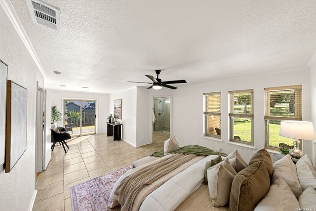 1260 Flaming Oak Dr, New Braunfels, TX 78132