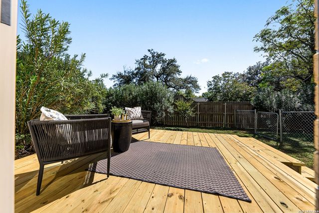 1260 Flaming Oak Dr, New Braunfels, TX 78132