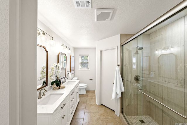 1260 Flaming Oak Dr, New Braunfels, TX 78132