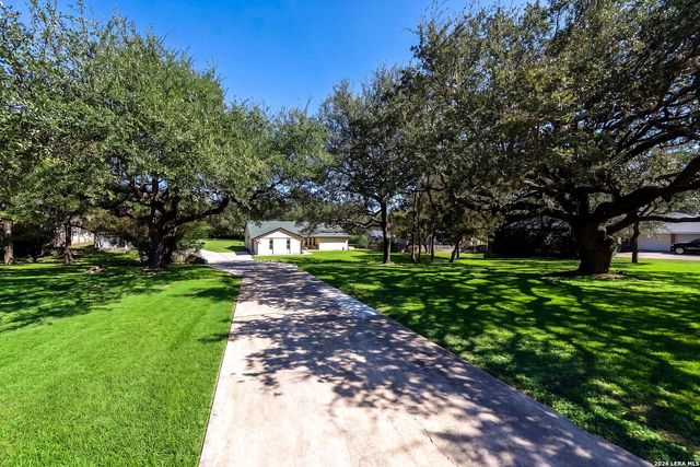 1260 Flaming Oak Dr, New Braunfels, TX 78132