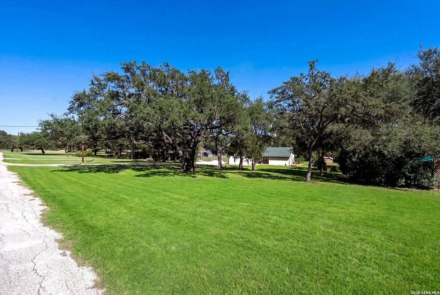 1260 Flaming Oak Dr, New Braunfels, TX 78132