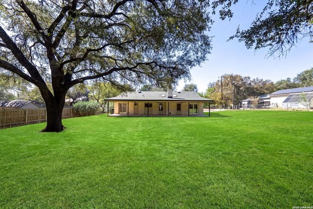 1260 Flaming Oak Dr, New Braunfels, TX 78132