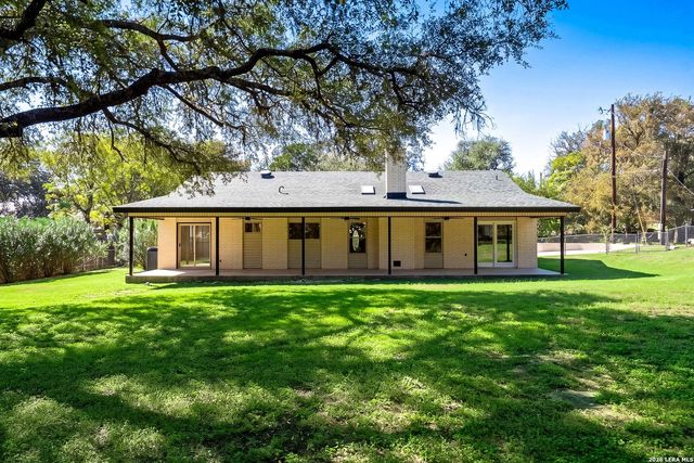 1260 Flaming Oak Dr, New Braunfels, TX 78132