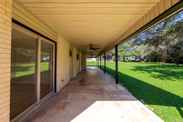 1260 Flaming Oak Dr, New Braunfels, TX 78132