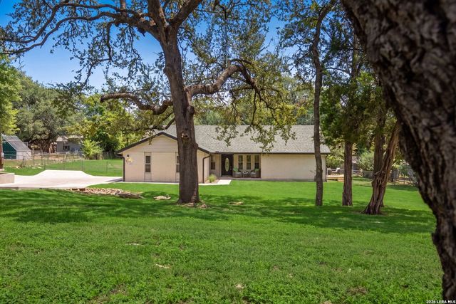 1260 Flaming Oak Dr, New Braunfels, TX 78132