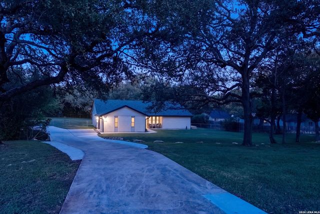 1260 Flaming Oak Dr, New Braunfels, TX 78132