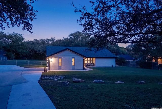1260 Flaming Oak Dr, New Braunfels, TX 78132