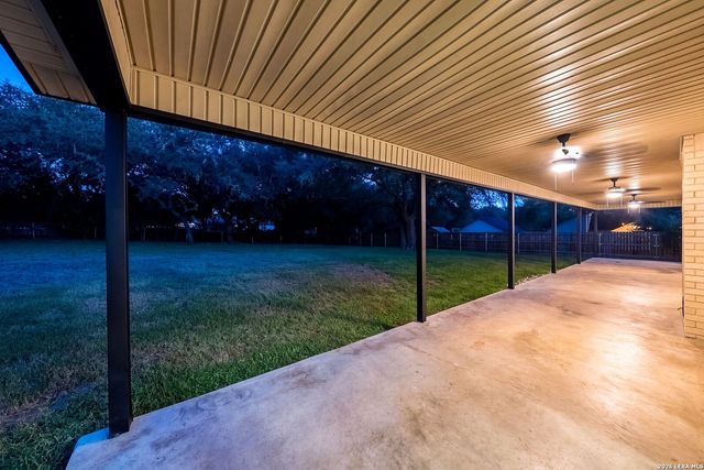1260 Flaming Oak Dr, New Braunfels, TX 78132