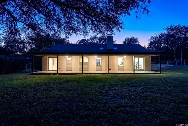 1260 Flaming Oak Dr, New Braunfels, TX 78132