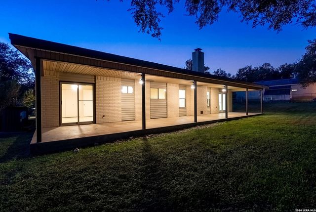 1260 Flaming Oak Dr, New Braunfels, TX 78132