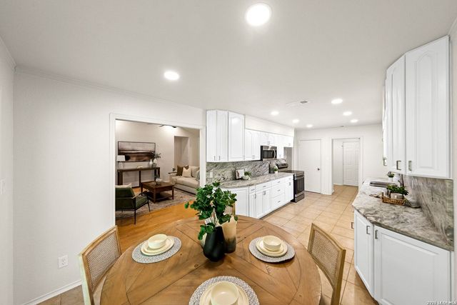 1260 Flaming Oak Dr, New Braunfels, TX 78132
