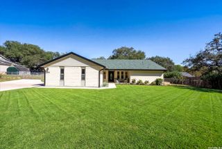 1260 Flaming Oak Dr, New Braunfels, TX 78132