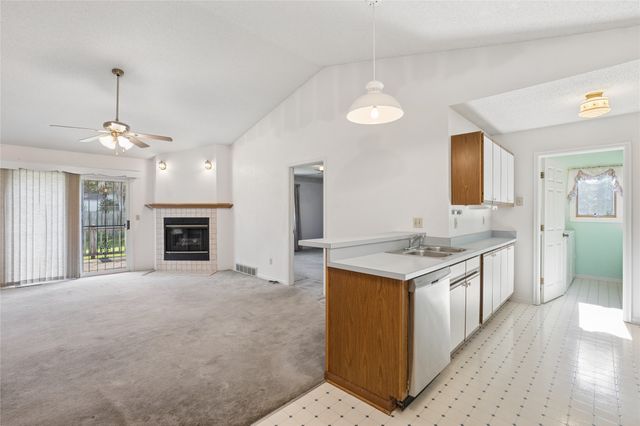 5101 NW 66th Avenue, Johnston, IA 50131