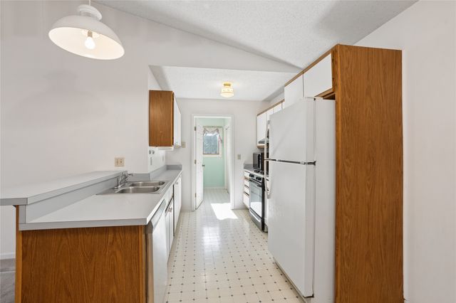 5101 NW 66th Avenue, Johnston, IA 50131
