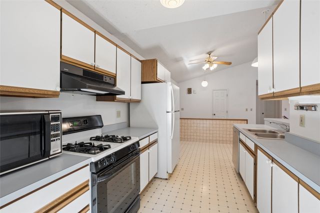 5101 NW 66th Avenue, Johnston, IA 50131