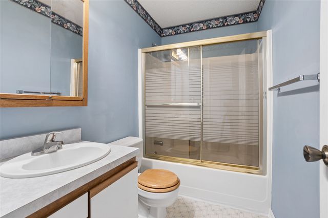 5101 NW 66th Avenue, Johnston, IA 50131