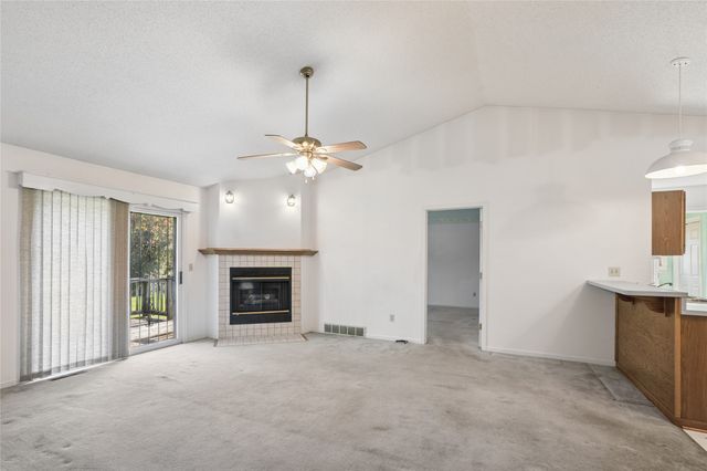 5101 NW 66th Avenue, Johnston, IA 50131