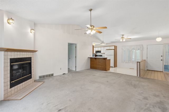 5101 NW 66th Avenue, Johnston, IA 50131