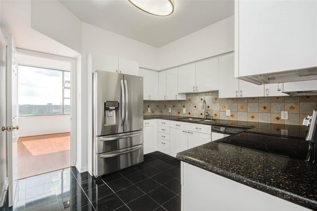 15 Greenway Plaza 10G, Houston, TX 77046