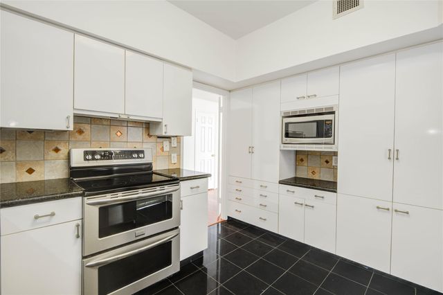 15 Greenway Plaza 10G, Houston, TX 77046