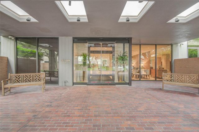 15 Greenway Plaza 10G, Houston, TX 77046