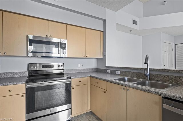 1105 Reserve CT # 305, Naples, FL 34105