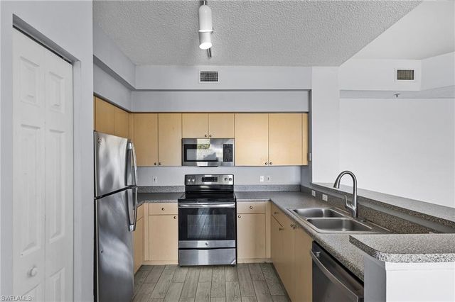 1105 Reserve CT # 305, Naples, FL 34105