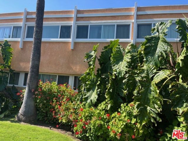 4901 August Street, Los Angeles, CA 90008