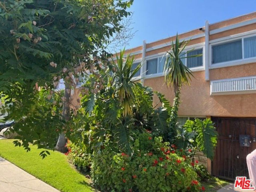 4901 August Street, Los Angeles, CA 90008