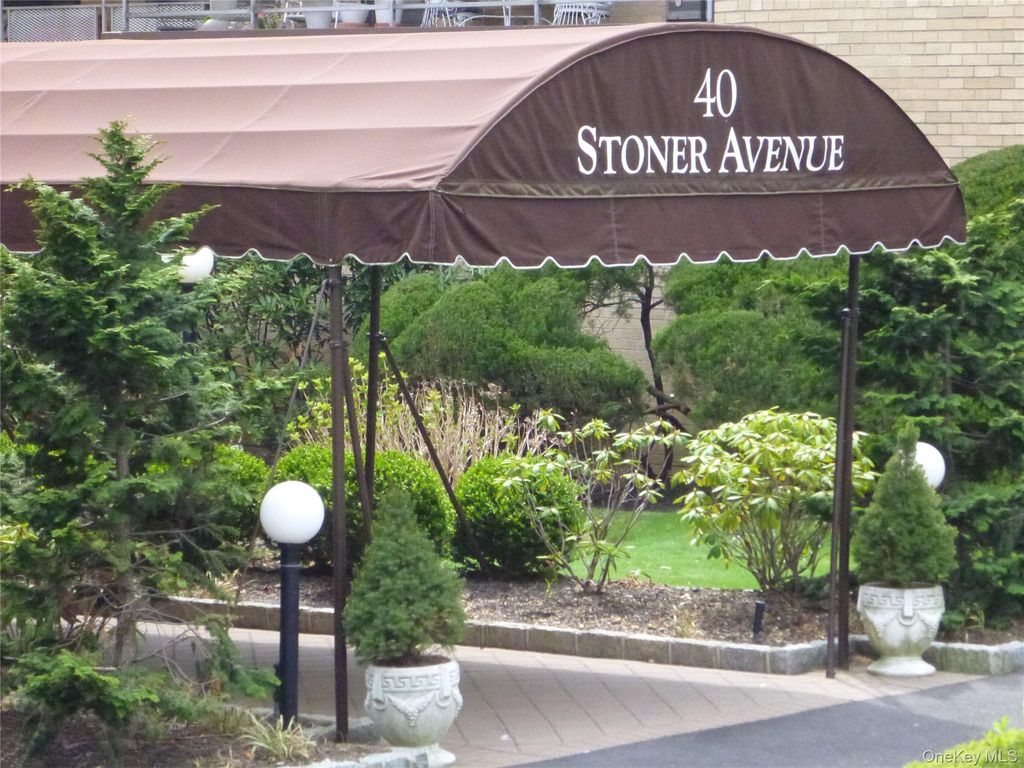 40 Stoner Avenue 2F, Great Neck, NY 11021 — photo 3