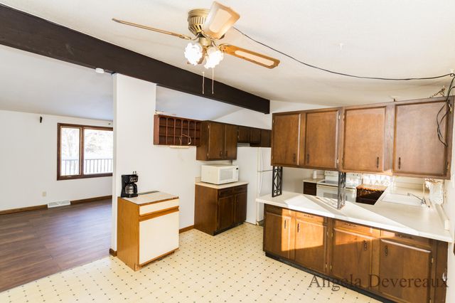 6040 N Hillman Road, Six Lakes, MI 48886