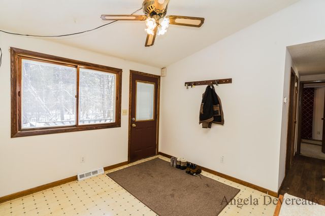 6040 N Hillman Road, Six Lakes, MI 48886