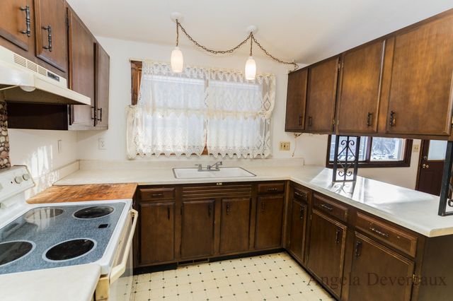 6040 N Hillman Road, Six Lakes, MI 48886